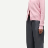 SAMSOE SAMSOE marca de moda escandinava con un diseño contemporáneo y minimalista.