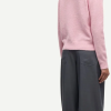 SAMSOE SAMSOE marca de moda escandinava con un diseño contemporáneo y minimalista.