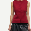 SAMSOE SAMSOE marca de moda escandinava con un diseño contemporáneo y minimalista.