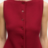 SAMSOE SAMSOE marca de moda escandinava con un diseño contemporáneo y minimalista.