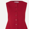 SAMSOE SAMSOE marca de moda escandinava con un diseño contemporáneo y minimalista.