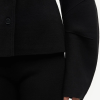 SAMSOE SAMSOE marca de moda escandinava con un diseño contemporáneo y minimalista.