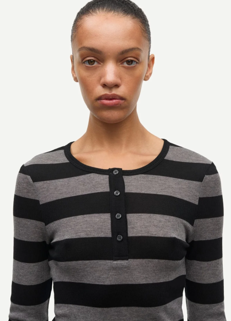 SAMSOE SAMSOE marca de moda escandinava con un diseño contemporáneo y minimalista. 2