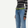 SAMSOE SAMSOE marca de moda escandinava con un diseño contemporáneo y minimalista.