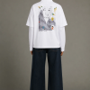 SAMSOE SAMSOE marca de moda escandinava con un diseño contemporáneo y minimalista.
