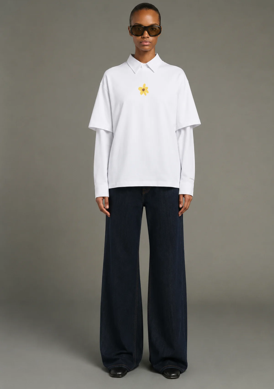 SAMSOE SAMSOE marca de moda escandinava con un diseño contemporáneo y minimalista.