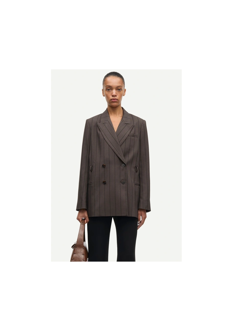 SAMSOE SAMSOE marca de ropa minimalista y contemporánea. Prendas sostenibles, versátiles y de alta calidad.
