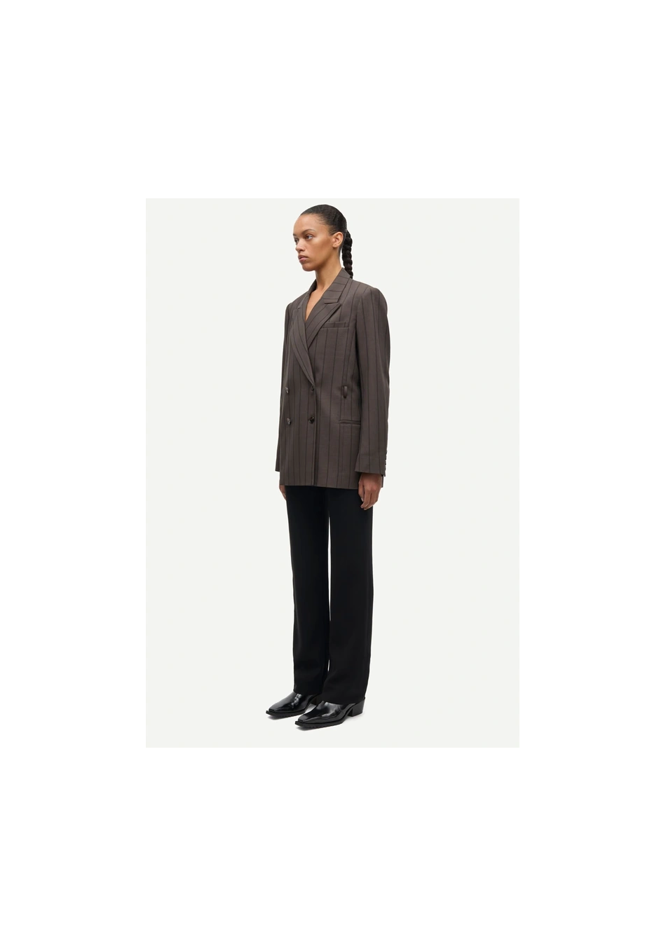 SAMSOE SAMSOE marca de ropa minimalista y contemporánea. Prendas sostenibles, versátiles y de alta calidad.