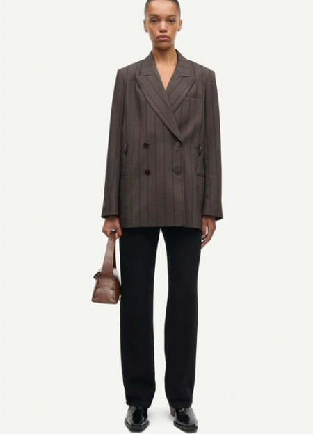 SAMSOE SAMSOE marca de ropa minimalista y contemporánea. Prendas sostenibles, versátiles y de alta calidad.