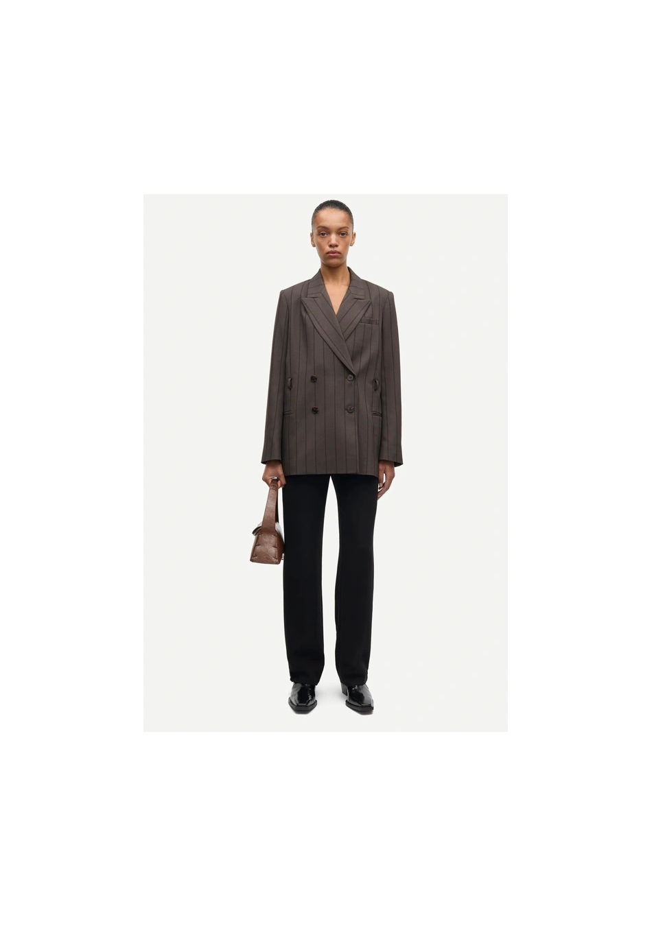 SAMSOE SAMSOE marca de ropa minimalista y contemporánea. Prendas sostenibles, versátiles y de alta calidad.