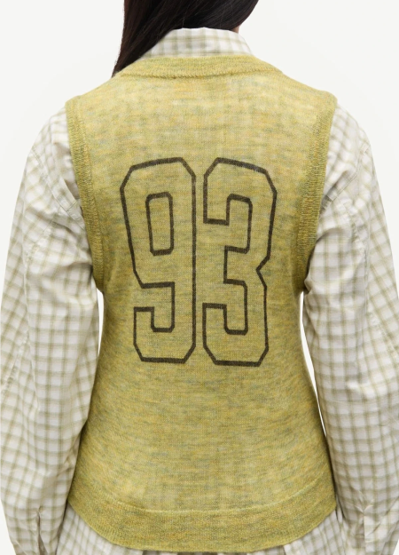 SAMSOE SAMSOE marca de moda escandinava con un diseño contemporáneo y minimalista. 2