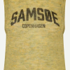 SAMSOE SAMSOE marca de moda escandinava con un diseño contemporáneo y minimalista.