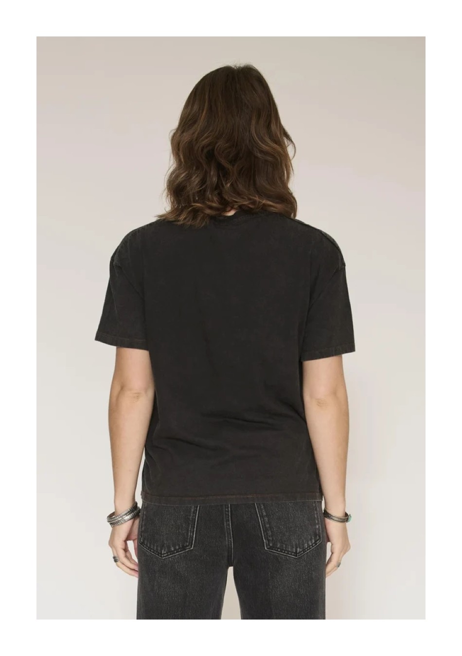 MKT es una marca que combina estilo urbano, comodidad y tendencia. Diseños versátiles para cualquier ocasión. Calidad, actitud y