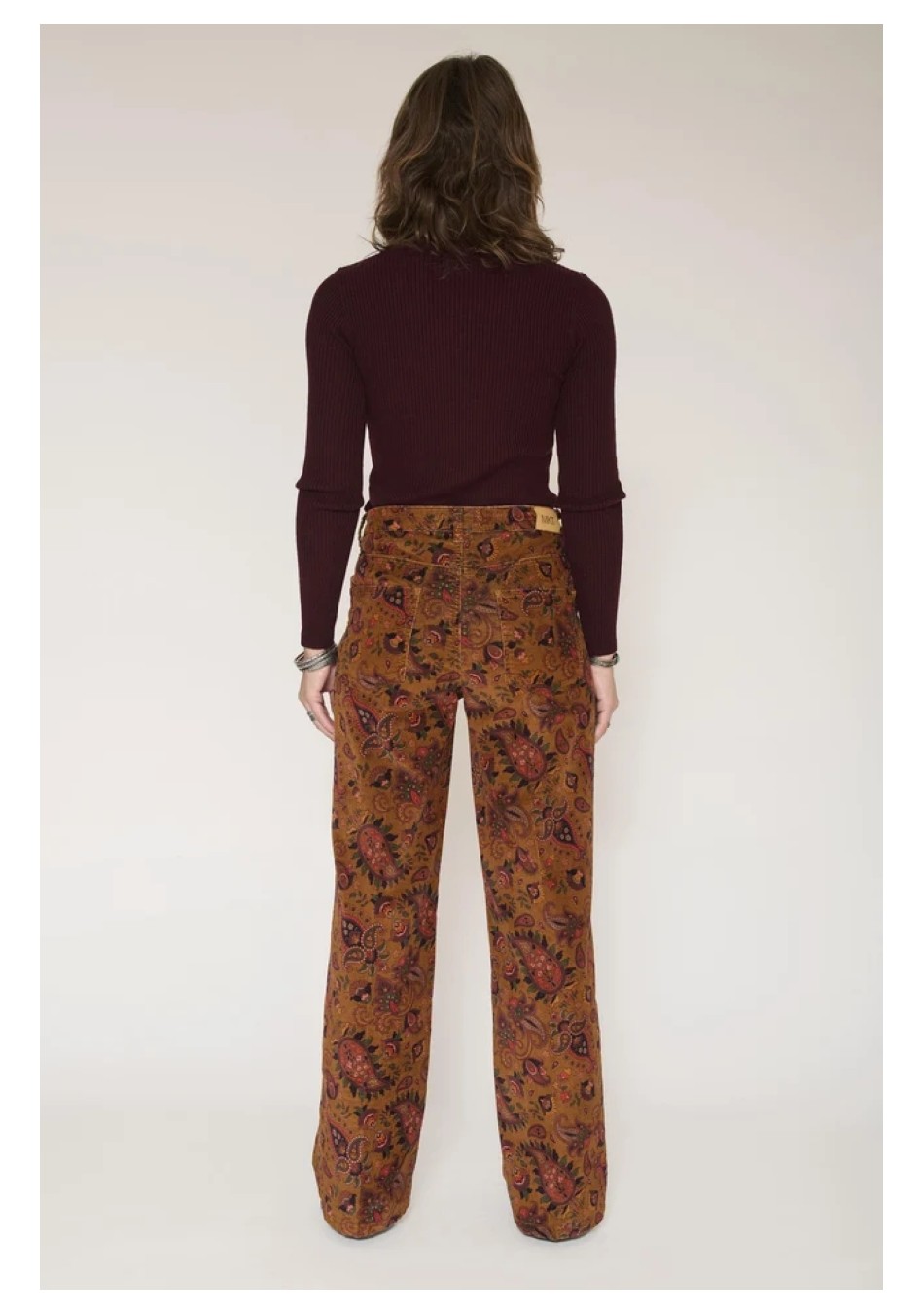 MKT es una marca que combina estilo urbano, comodidad y tendencia. Diseños versátiles para cualquier ocasión. Calidad, actitud y