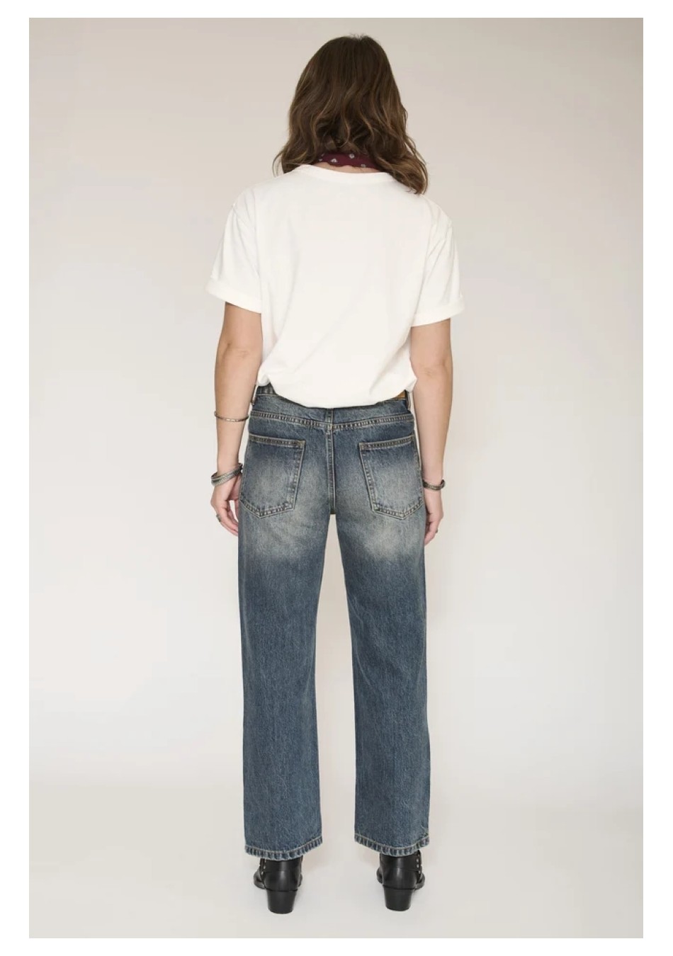 MKT es una marca que combina estilo urbano, comodidad y tendencia. Diseños versátiles para cualquier ocasión. Calidad, actitud y