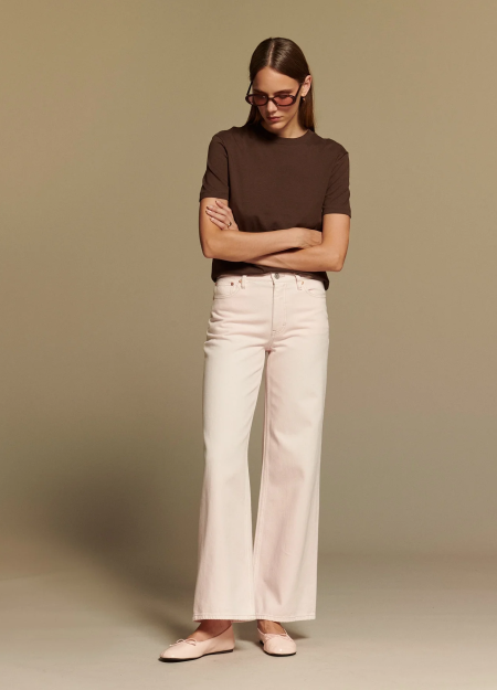 LAB DIP, una marca de moda femenina que combina estilo contemporáneo, inspiración urbana y diseños fáciles de llevar