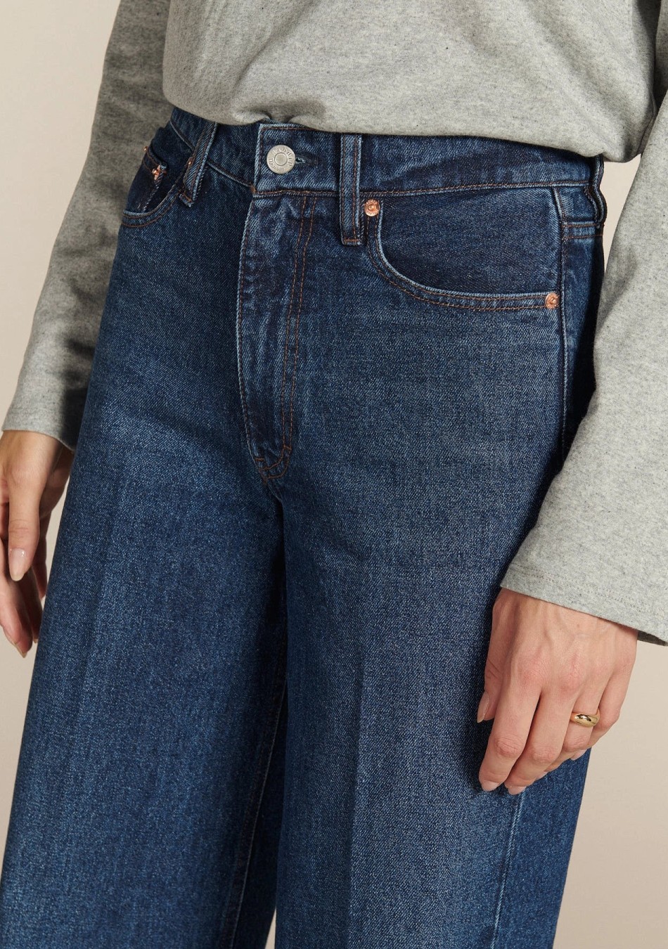 LAB DIP, una marca de moda femenina que combina estilo contemporáneo, inspiración urbana y diseños fáciles de llevar