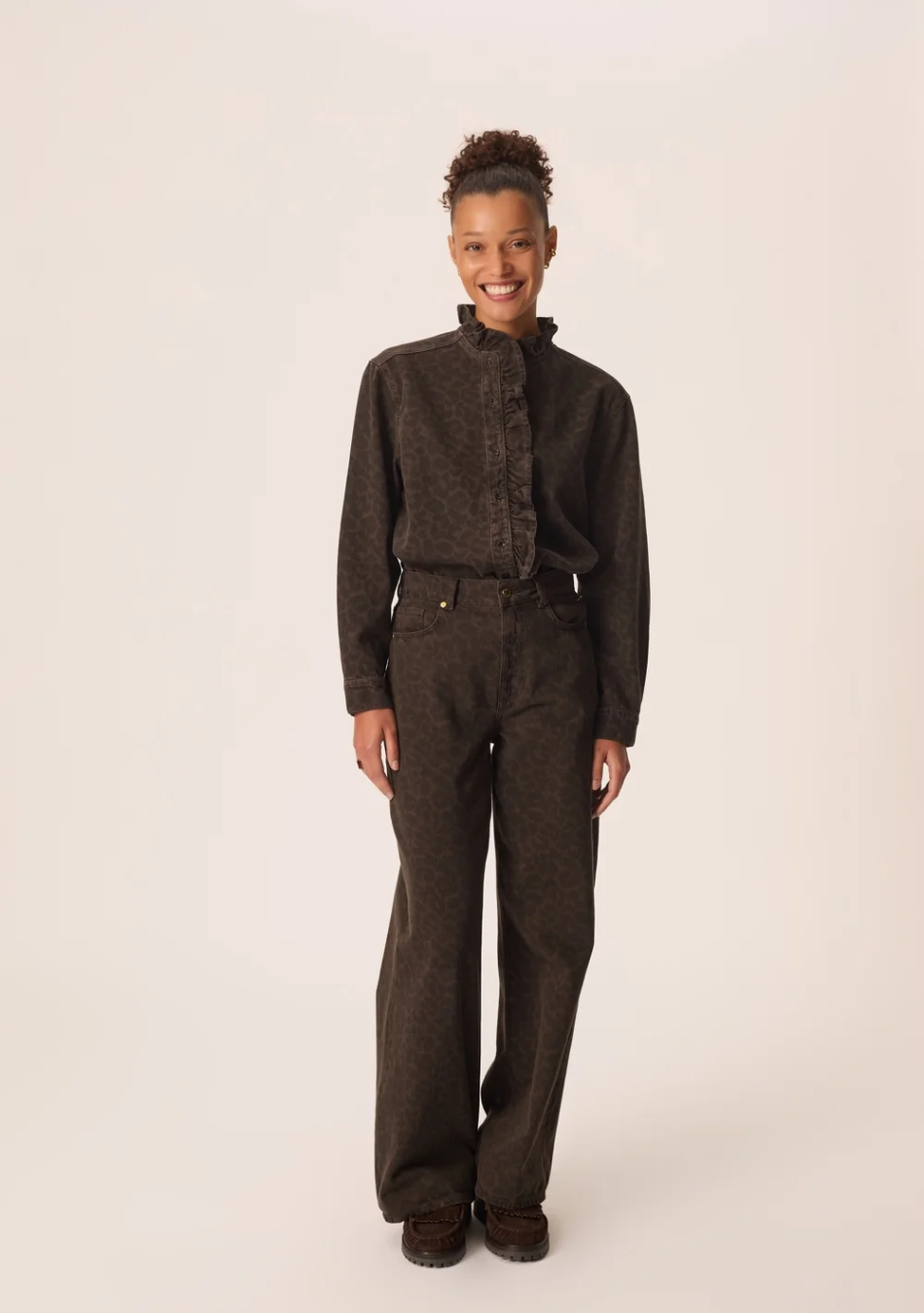 DES PETITS HAUTS marca que refleja la esencia del estilo parisino: femenino, delicado y atemporal.  Destaca por su diseño cuidad