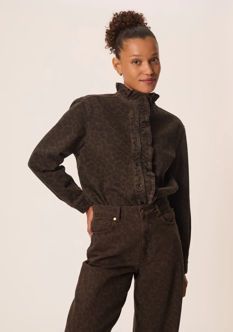 DES PETITS HAUTS marca que refleja la esencia del estilo parisino: femenino, delicado y atemporal.  Destaca por su diseño cuidad