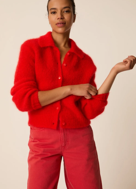 DES PETITS HAUTS marca que refleja la esencia del estilo parisino: femenino, delicado y atemporal.  Destaca por su diseño cuidad