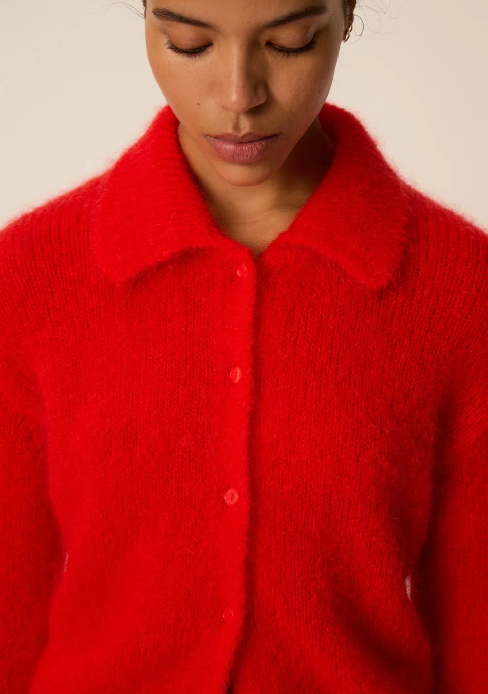DES PETITS HAUTS marca que refleja la esencia del estilo parisino: femenino, delicado y atemporal.  Destaca por su diseño cuidad