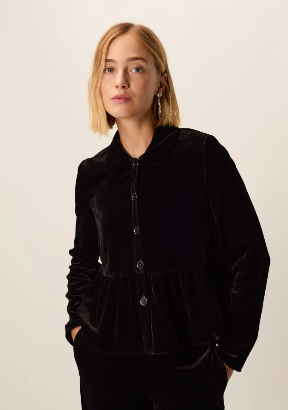 DES PETITS HAUTS marca que refleja la esencia del estilo parisino: femenino, delicado y atemporal.  Destaca por su diseño cuidad