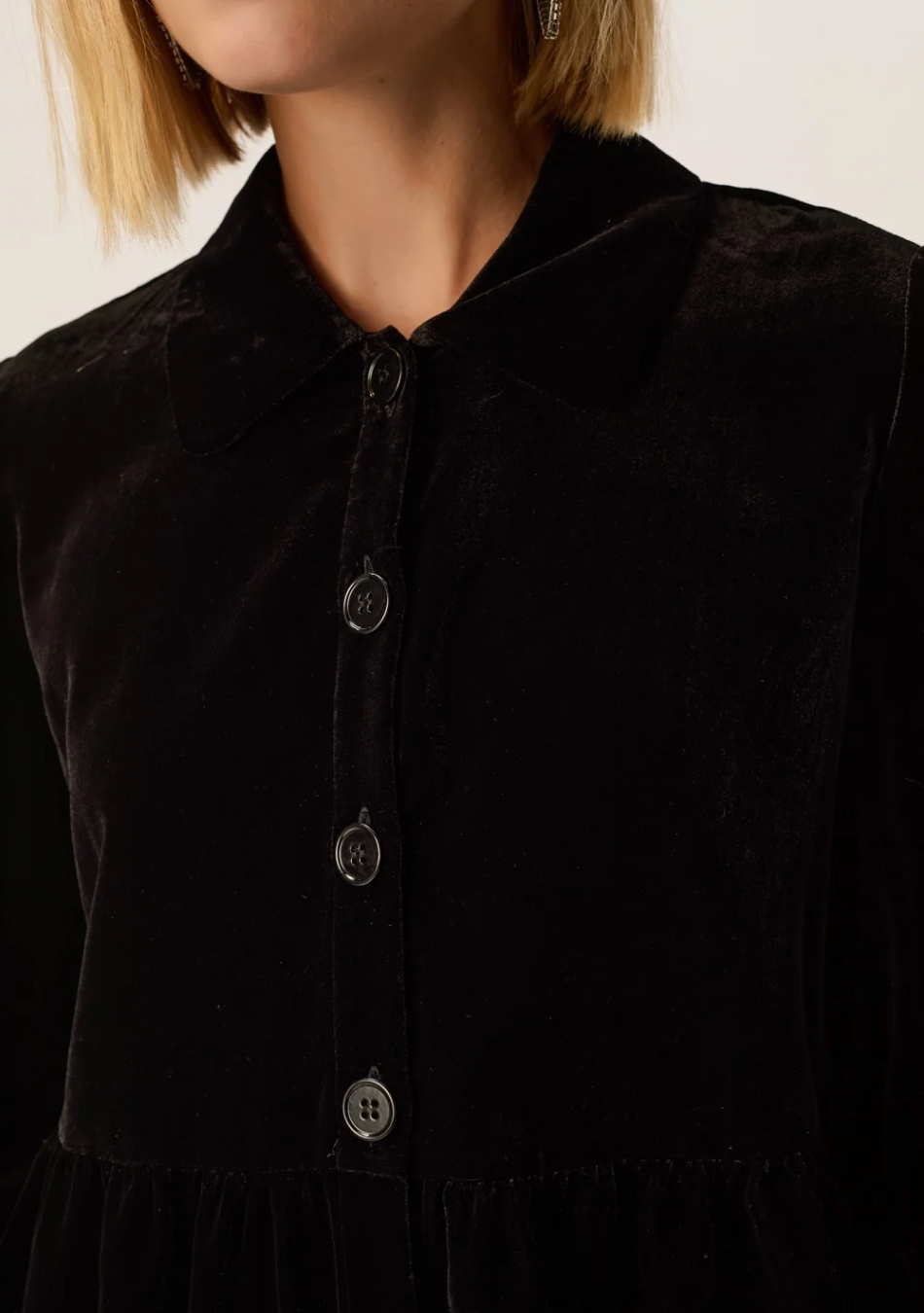 DES PETITS HAUTS marca que refleja la esencia del estilo parisino: femenino, delicado y atemporal.  Destaca por su diseño cuidad
