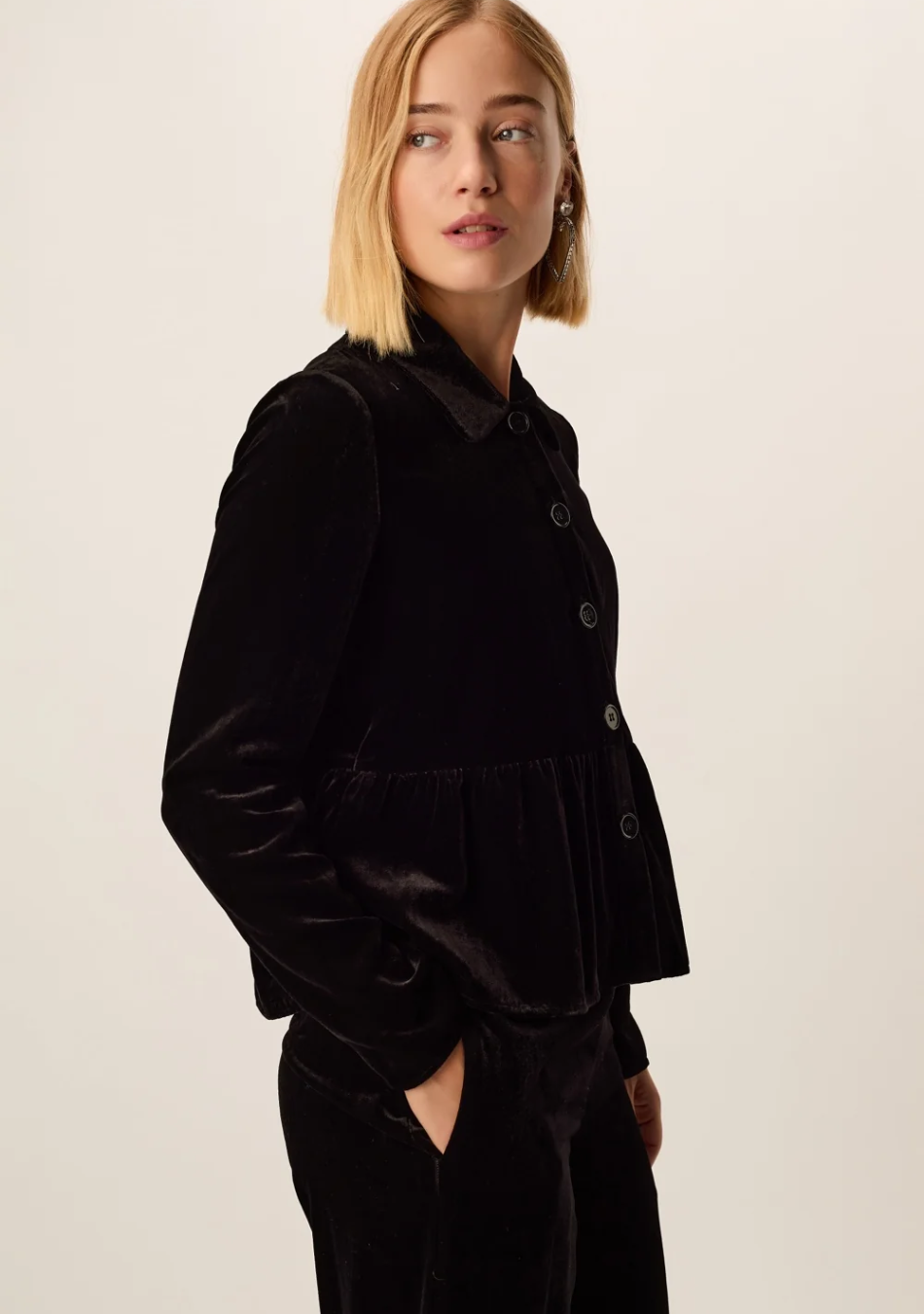 DES PETITS HAUTS marca que refleja la esencia del estilo parisino: femenino, delicado y atemporal.  Destaca por su diseño cuidad