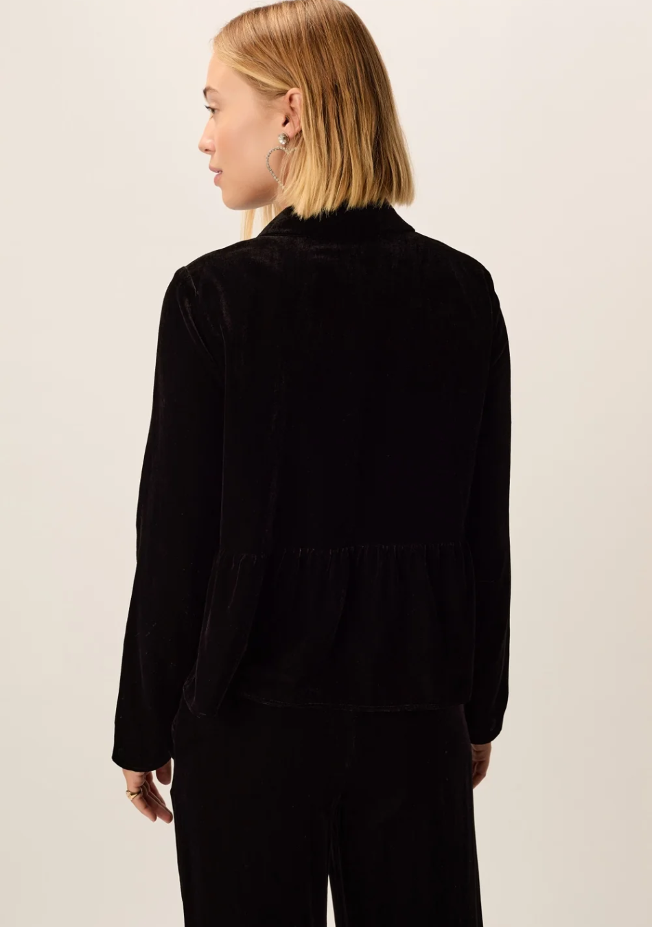 DES PETITS HAUTS marca que refleja la esencia del estilo parisino: femenino, delicado y atemporal.  Destaca por su diseño cuidad