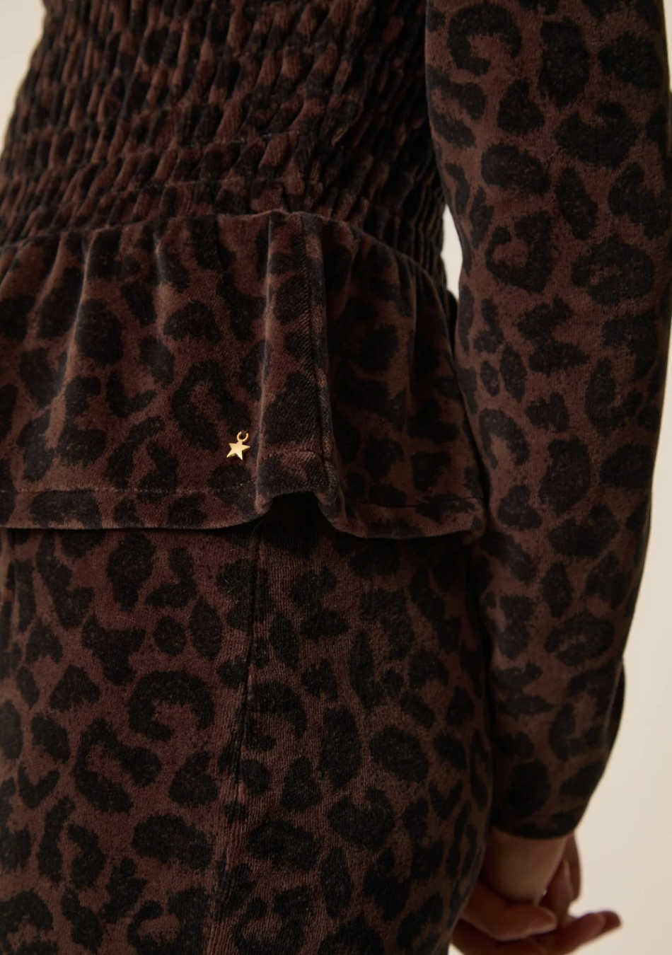 DES PETITS HAUTS marca que refleja la esencia del estilo parisino: femenino, delicado y atemporal.  Destaca por su diseño cuidad