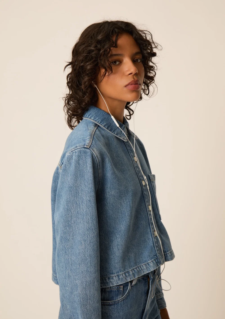 DES PETITS HAUTS marca que refleja la esencia del estilo parisino: femenino, delicado y atemporal.  Destaca por su diseño cuidad