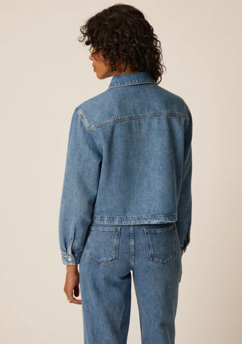 DES PETITS HAUTS marca que refleja la esencia del estilo parisino: femenino, delicado y atemporal.  Destaca por su diseño cuidad