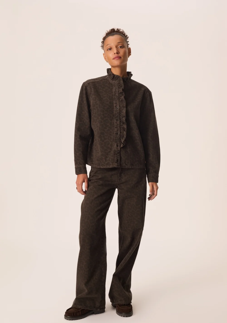 DES PETITS HAUTS marca que refleja la esencia del estilo parisino: femenino, delicado y atemporal.  Destaca por su diseño cuidad