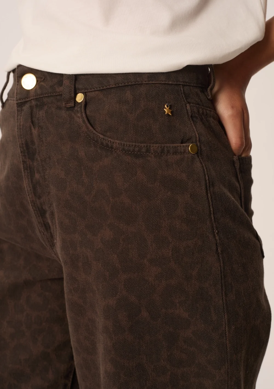 DES PETITS HAUTS marca que refleja la esencia del estilo parisino: femenino, delicado y atemporal.  Destaca por su diseño cuidad