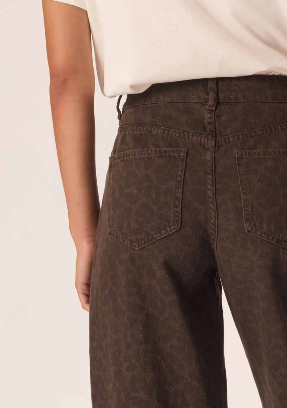 DES PETITS HAUTS marca que refleja la esencia del estilo parisino: femenino, delicado y atemporal.  Destaca por su diseño cuidad