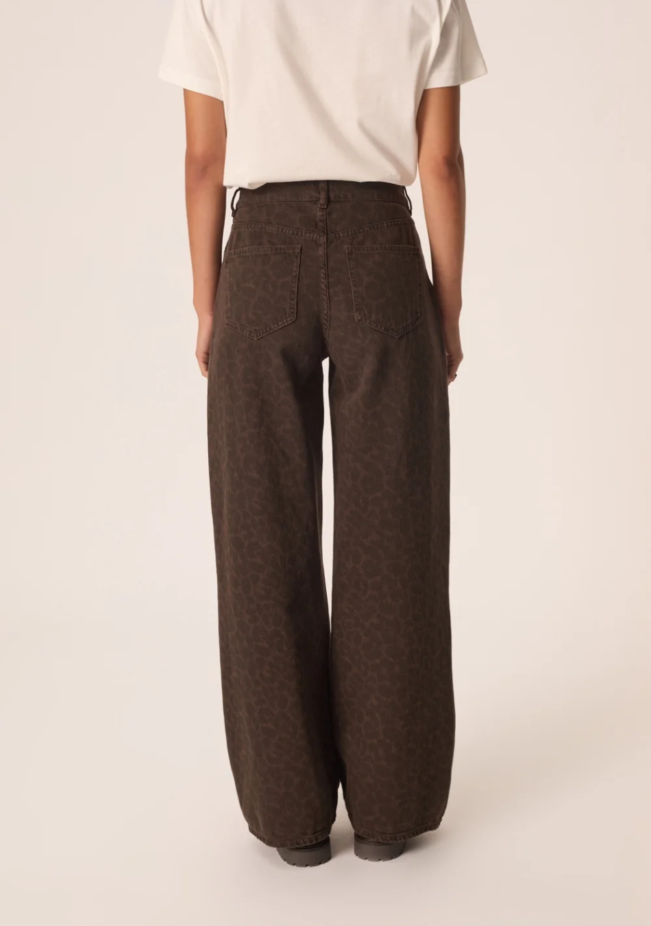 DES PETITS HAUTS marca que refleja la esencia del estilo parisino: femenino, delicado y atemporal.  Destaca por su diseño cuidad