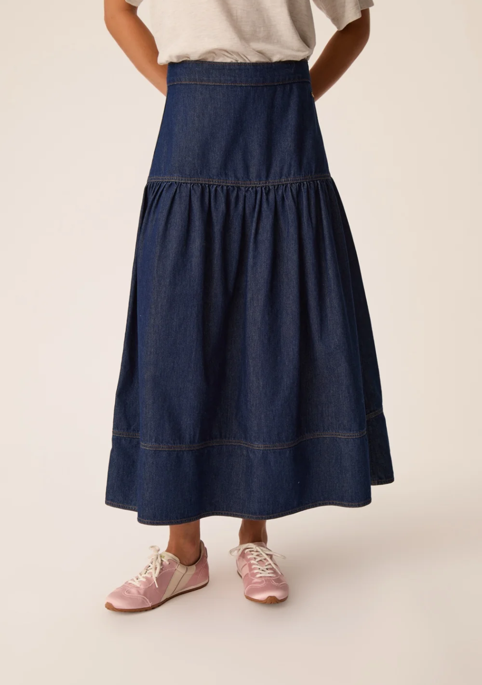 DES PETITS HAUTS marca que refleja la esencia del estilo parisino: femenino, delicado y atemporal.  Destaca por su diseño cuidad