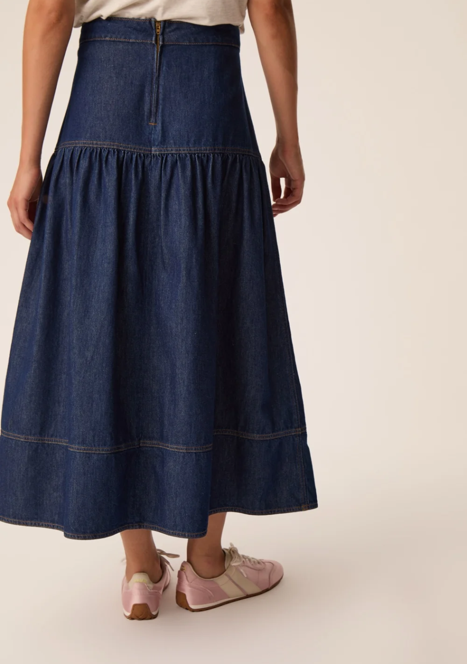DES PETITS HAUTS marca que refleja la esencia del estilo parisino: femenino, delicado y atemporal.  Destaca por su diseño cuidad