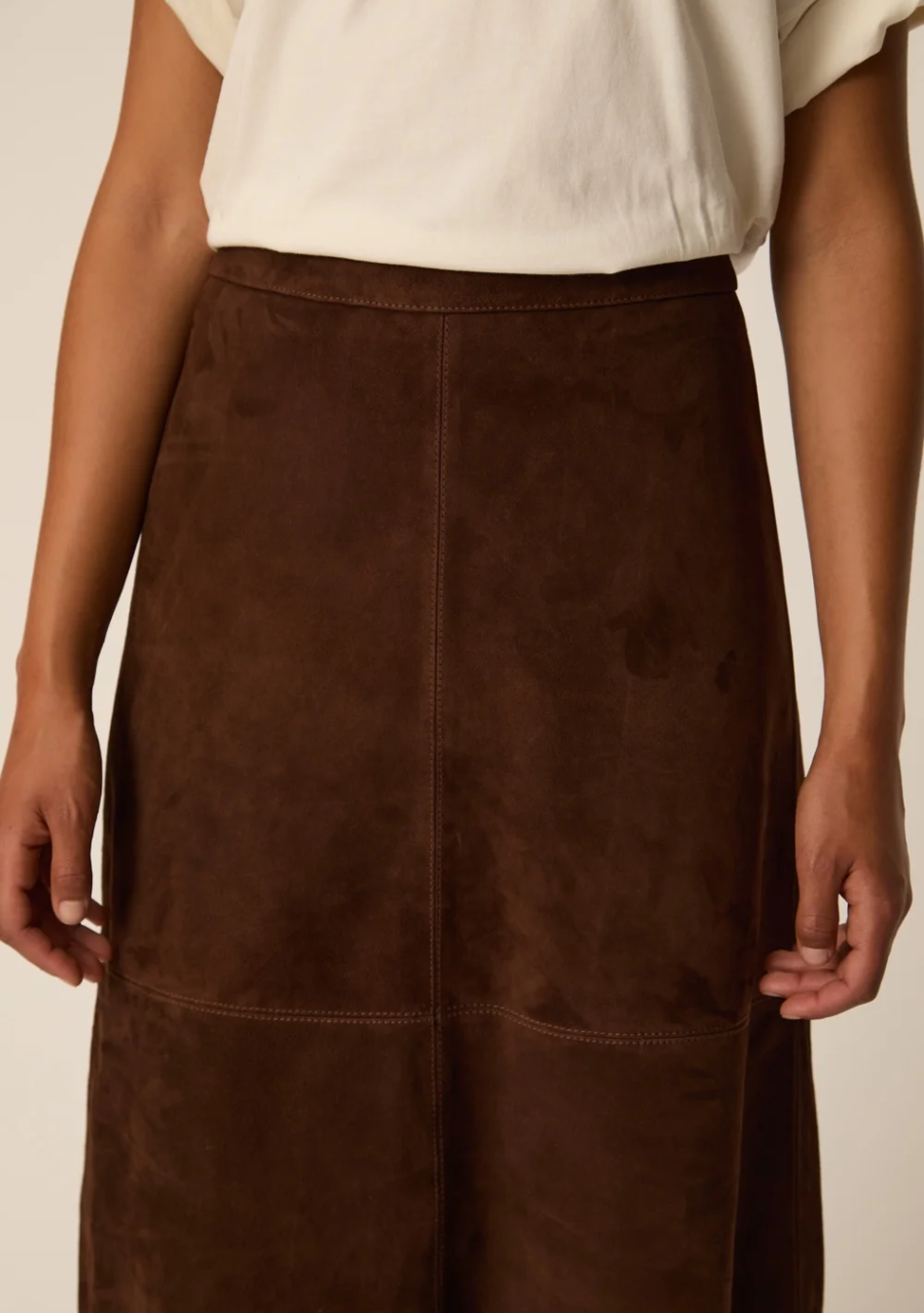 DES PETITS HAUTS marca que refleja la esencia del estilo parisino: femenino, delicado y atemporal.  Destaca por su diseño cuidad