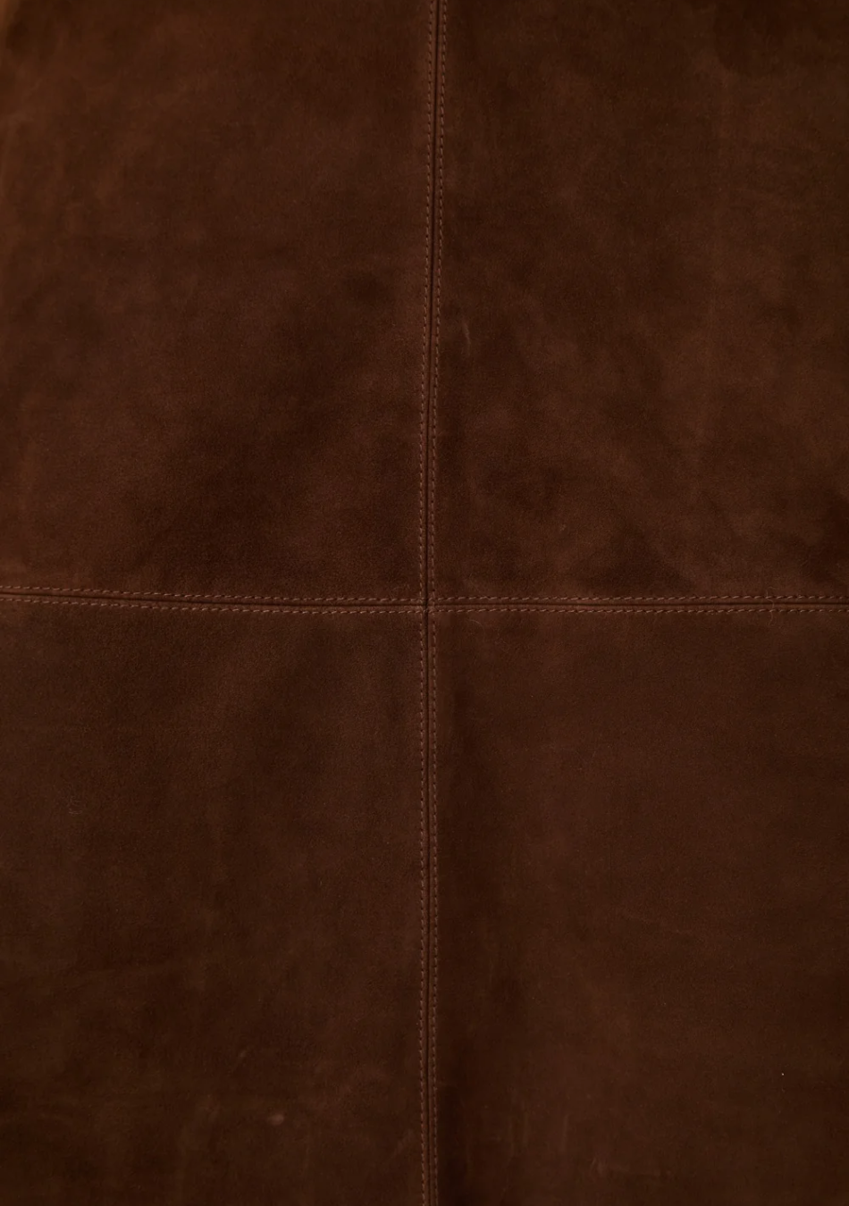 DES PETITS HAUTS marca que refleja la esencia del estilo parisino: femenino, delicado y atemporal.  Destaca por su diseño cuidad