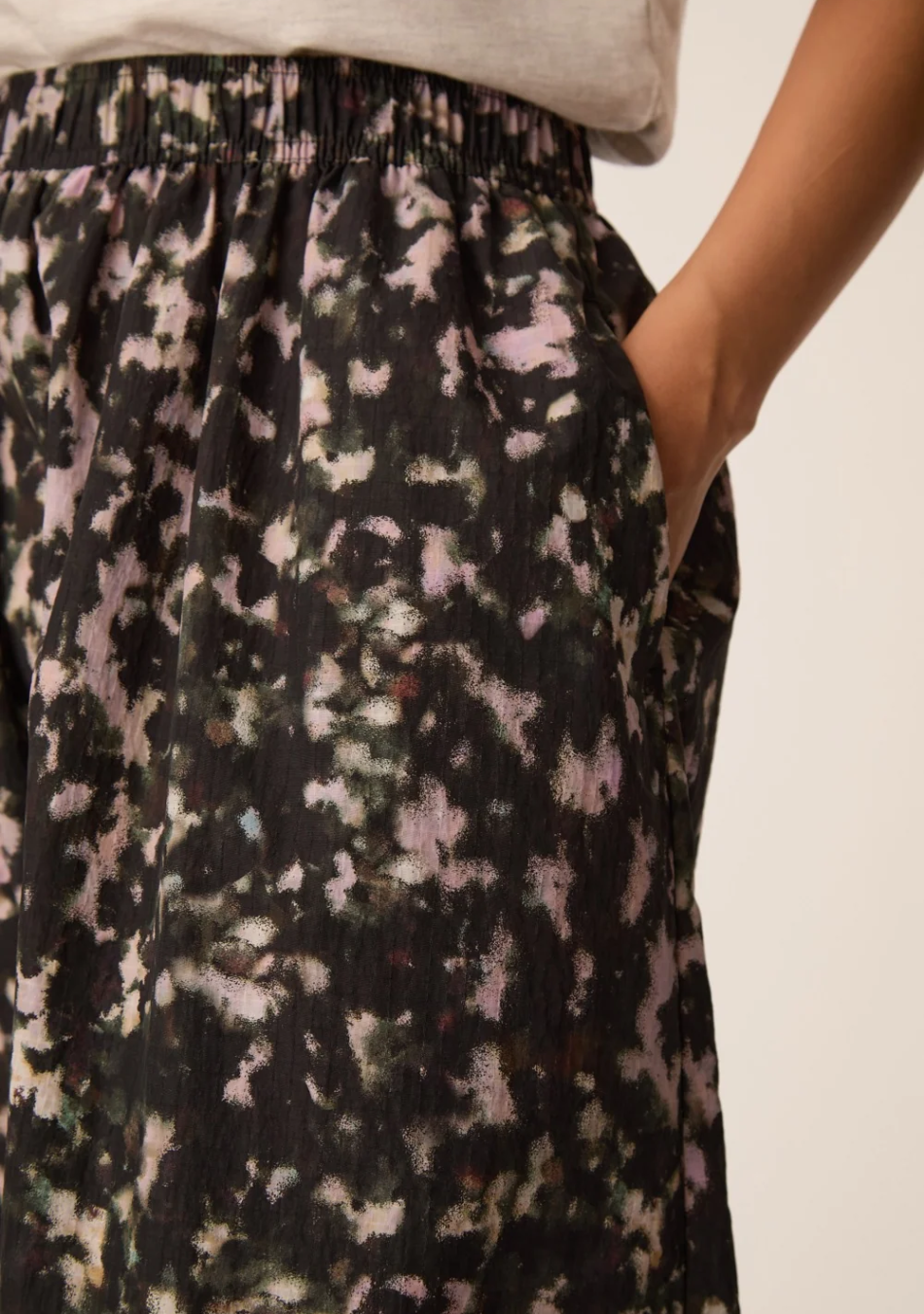DES PETITS HAUTS marca que refleja la esencia del estilo parisino: femenino, delicado y atemporal.  Destaca por su diseño cuidad