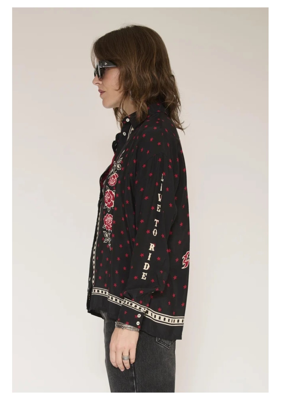 MKT es una marca que combina estilo urbano, comodidad y tendencia. Diseños versátiles para cualquier ocasión. Calidad, actitud y
