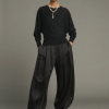 SOEUR es una marca francesa de moda femenina que combina elegancia, sencillez y un estilo contemporáneo