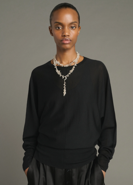 SOEUR es una marca francesa de moda femenina que combina elegancia, sencillez y un estilo contemporáneo 2