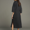 SOEUR es una marca francesa de moda femenina que combina elegancia, sencillez y un estilo contemporáneo