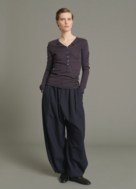 SOEUR es una marca francesa de moda femenina que combina elegancia, sencillez y un estilo contemporáneo 2