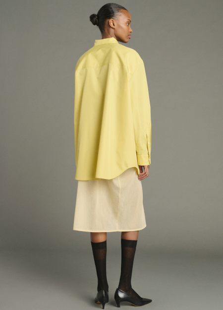 SOEUR es una marca francesa de moda femenina que combina elegancia, sencillez y un estilo contemporáneo 2