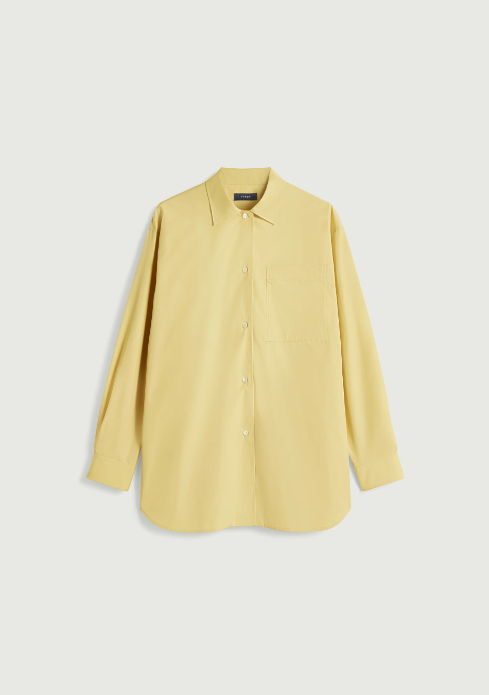 SOEUR es una marca francesa de moda femenina que combina elegancia, sencillez y un estilo contemporáneo