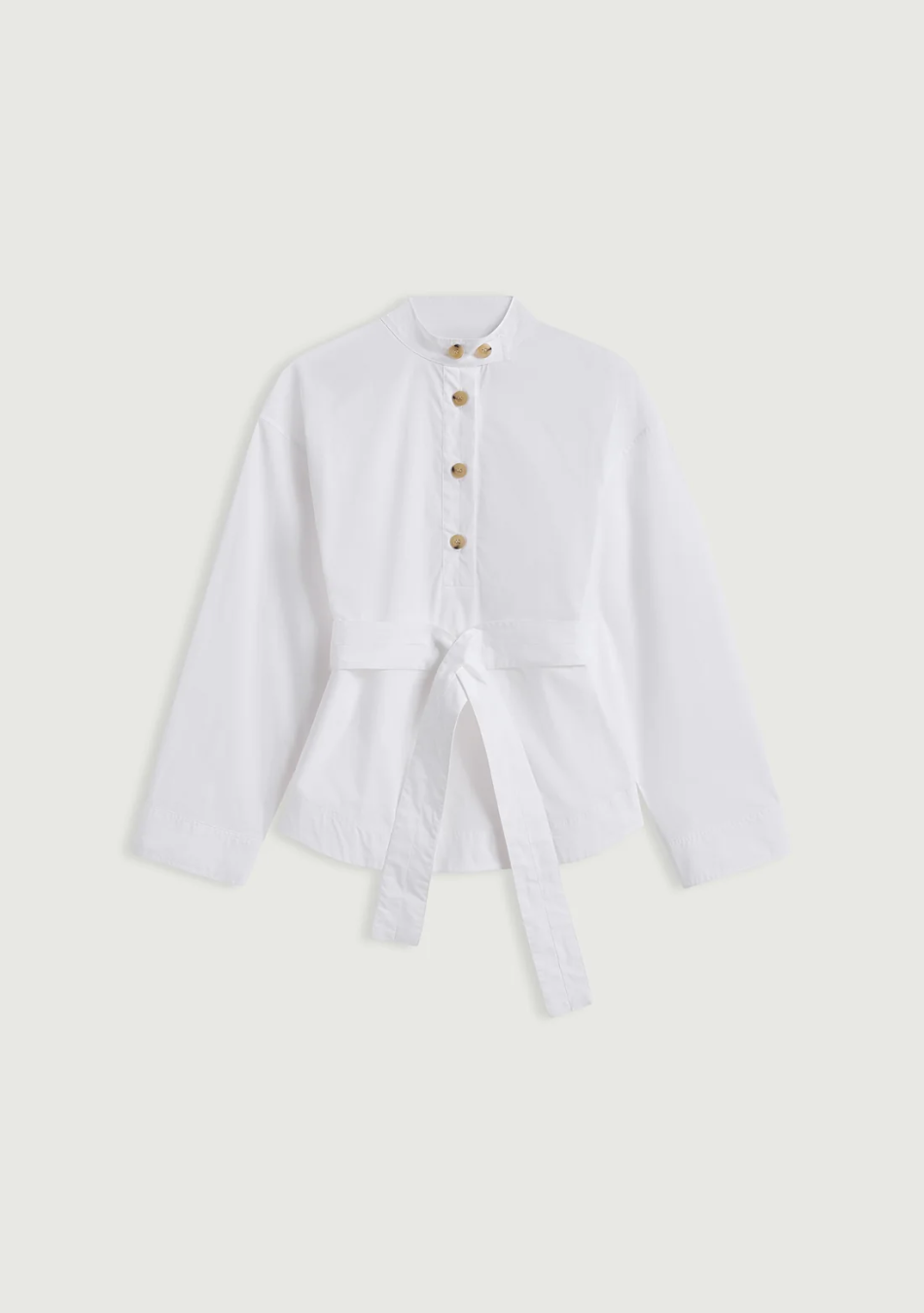 SOEUR es una marca francesa de moda femenina que combina elegancia, sencillez y un estilo contemporáneo