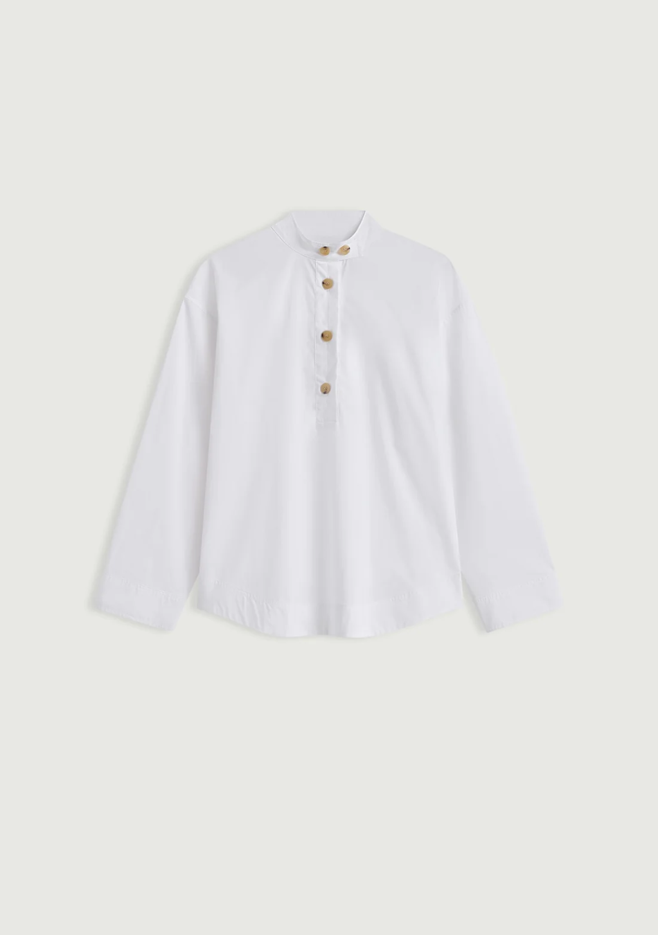 SOEUR es una marca francesa de moda femenina que combina elegancia, sencillez y un estilo contemporáneo
